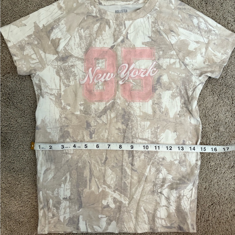 NWOT Hollister Beige Camouflage Tee with pink